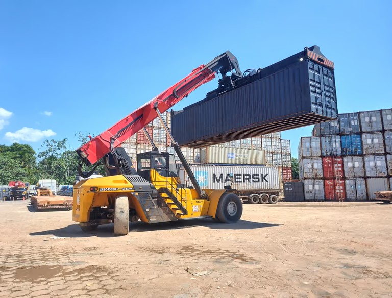 Empilhadeira Containers